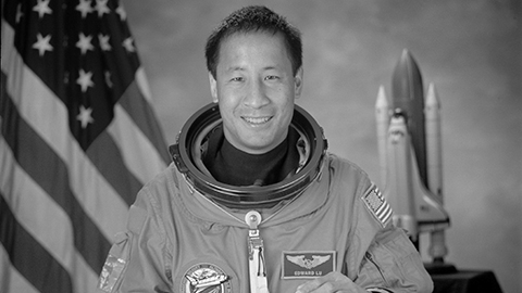 Ed Lu -B&W NASA Photo (Hi-Res)